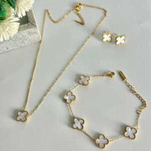 White Clover Luxe Jewelry Set – Earrings, Pendant & Bracelet