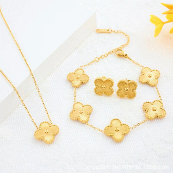 Golden Clover Luxe Jewelry Set – Earrings, Pendant & Bracelet | Gold Plated - Image 4