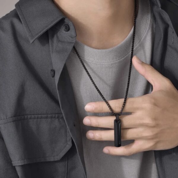 Men’s Black-Plated Vertical Bar Pendant - Image 2